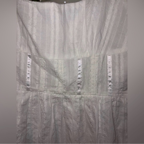 Commense White Sleeveless Mini Dress - Picture 3 of 4